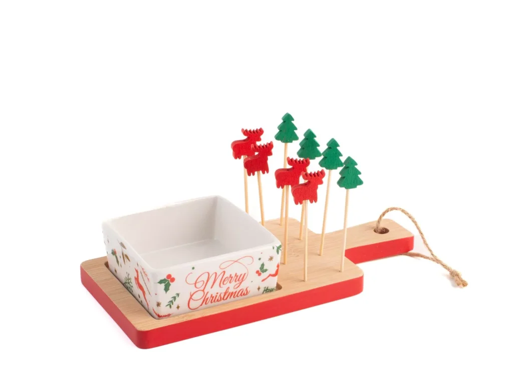 Bol apéritif de Noël sur planche avec cure-dents