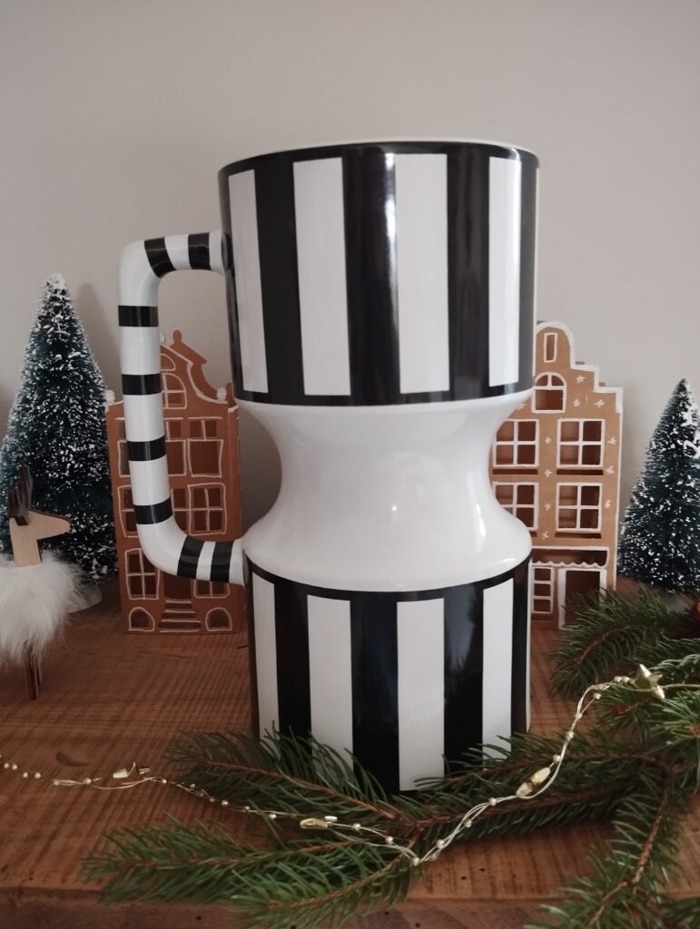 Vase à rayures noir et blanc avec défaut (N°1)
